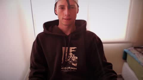 Snapshot of jamesss____ chatting on 01/12/25, 10:22 jamesss____ online show from 01/12/25, 10:22