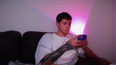 Snapshot of jamesss____ chatting on 02/27/25, 07:47 jamesss____ online show from 02/27/25, 07:47