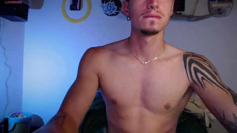 Snapshot of jamesss____ chatting on 09/25/25, 11:08 jamesss____ online show from 09/25/25, 11:08