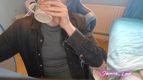 Snapshot of jamie_lad chatting on 02/15/25, 12:01 Jamie online show from 02/15/25, 12:01