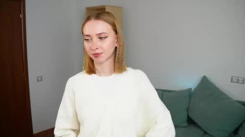 Snapshot of jamiebenafield chatting on 10/23/25, 06:34 Emily online show from 10/23/25, 06:34