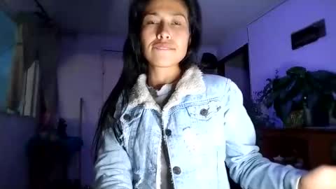 janariivera1 online show from 10/30/25, 10:54