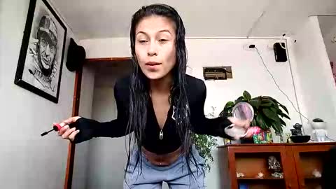 janariivera1 online show from 11/12/25, 03:45