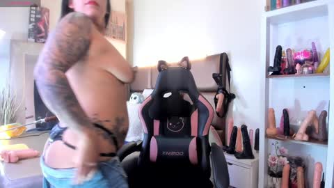 Snapshot of janette_rider_ chatting on 02/01/25, 03:30 Janette online show from 02/01/25, 03:30