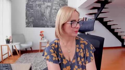Snapshot of janeturner chatting on 09/10/25, 01:44 JANE TURNER MILF online show from 09/10/25, 01:44