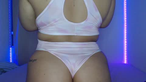 Snapshot of janne_1 chatting on 01/11/25, 12:44 Janne online show from 01/11/25, 12:44