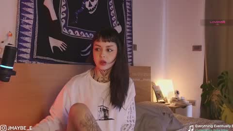 Snapshot of janne_maybe chatting on 01/13/25, 03:58 jmaybe e online show from 01/13/25, 03:58