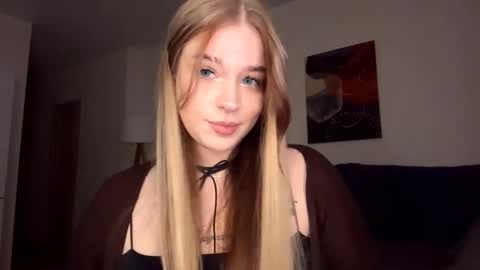 Snapshot of janniekeneipp chatting on 10/17/25, 05:15 Janni online show from 10/17/25, 05:15