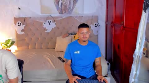 janomar01 online show from 10/27/25, 08:24