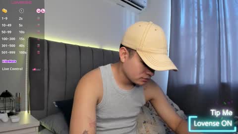 Snapshot of jarethh_ chatting on 10/29/25, 01:57 JARETHH online show from 10/29/25, 01:57