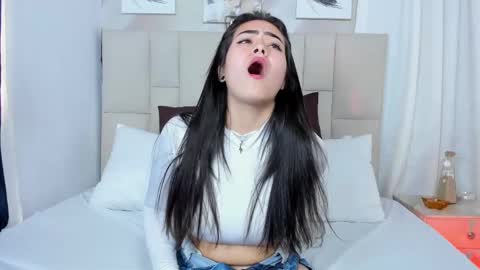 Snapshot of jaslyn__smith chatting on 01/16/25, 05:44 Jaslyn online show from 01/16/25, 05:44