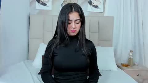 Snapshot of jaslyn__smith chatting on 02/15/25, 05:28 Jaslyn online show from 02/15/25, 05:28