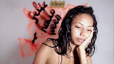 Snapshot of jasmin_brunette_ chatting on 10/10/25, 01:32 Jasmin online show from 10/10/25, 01:32