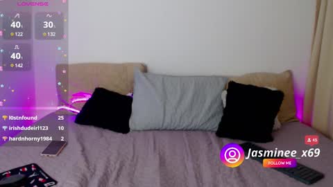Snapshot of jasminee_x69 chatting on 12/20/24, 02:08 online show from 12/20/24, 02:08