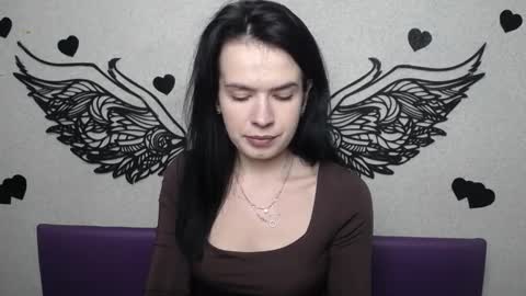 JasmineKouch online show from 11/18/25, 07:57