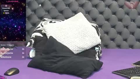 Snapshot of jasminporn chatting on 12/28/24, 11:26 Queen Of Squirt online show from 12/28/24, 11:26