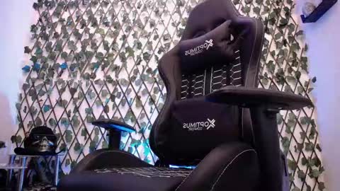 Snapshot of jasson_king01 chatting on 09/17/25, 10:06 JKing online show from 09/17/25, 10:06