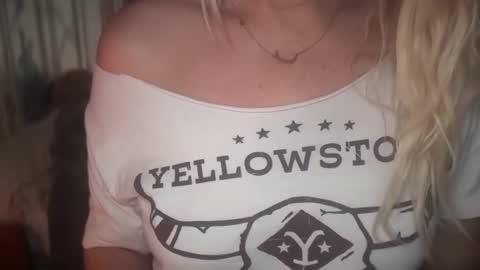 Snapshot of javlovesu chatting on 11/20/25, 08:30 JAV online show from 11/20/25, 08:30