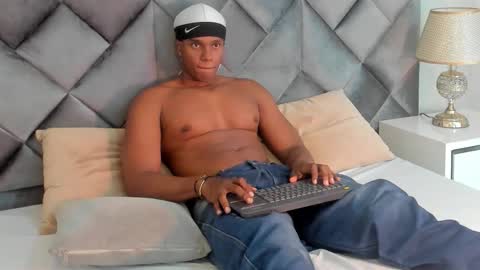 Snapshot of jax_black chatting on 10/01/25, 11:49 jax black online show from 10/01/25, 11:49