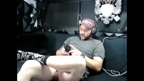 Snapshot of jaxxxdaddy chatting on 12/15/24, 04:40 jax online show from 12/15/24, 04:40
