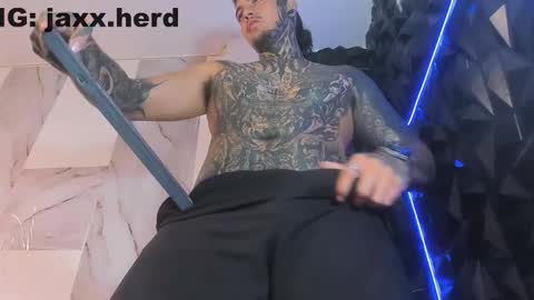 Snapshot of jaxxxonherd chatting on 10/04/25, 02:37 Michael online show from 10/04/25, 02:37