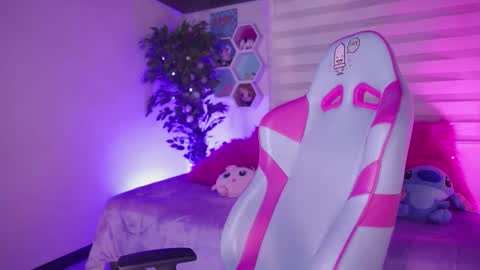 Jayen online show from 11/18/25, 08:57