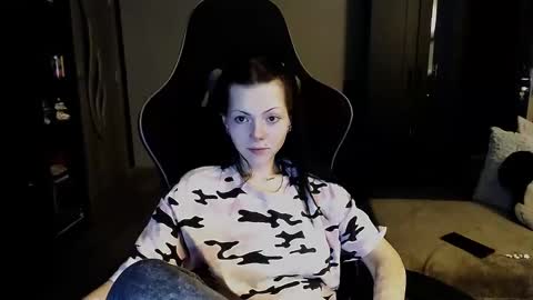 Snapshot of jazzminneluvv chatting on 03/08/25, 12:00 JAZZMINNE LOVE online show from 03/08/25, 12:00