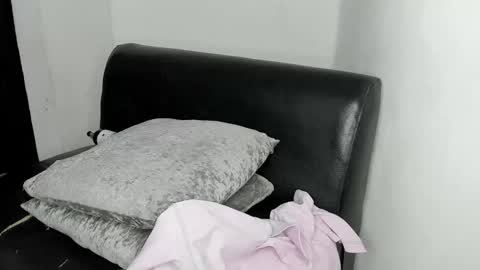 jean_and_isabel online show from 11/01/25, 03:03