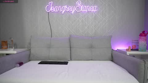 Snapshot of jeangreybianca chatting on 01/28/25, 11:50 Bianca online show from 01/28/25, 11:50