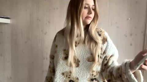 Snapshot of jeanninekalafut chatting on 11/26/25, 12:39 Anastasia online show from 11/26/25, 12:39