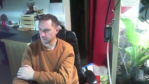 Snapshot of jef74700 chatting on 12/28/24, 06:28 Jrme online show from 12/28/24, 06:28