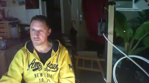 Snapshot of jef74700 chatting on 01/08/25, 03:51 Jrme online show from 01/08/25, 03:51