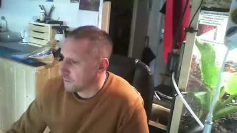 Snapshot of jef74700 chatting on 01/20/25, 08:41 Jrme online show from 01/20/25, 08:41