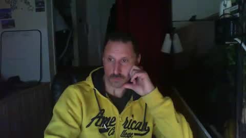 Snapshot of jef74700 chatting on 03/09/25, 05:33 Jrme online show from 03/09/25, 05:33