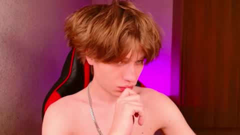 Snapshot of jeffreyue chatting on 10/18/25, 01:23 Jeffrey online show from 10/18/25, 01:23