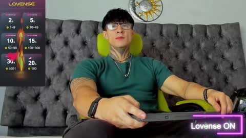 Snapshot of jeins_carter chatting on 02/21/25, 01:22 JC online show from 02/21/25, 01:22