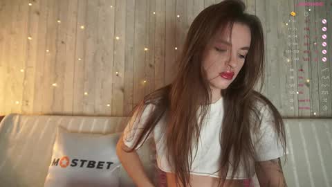 Snapshot of jelli_jennifer chatting on 01/08/25, 11:21 follow me on online show from 01/08/25, 11:21
