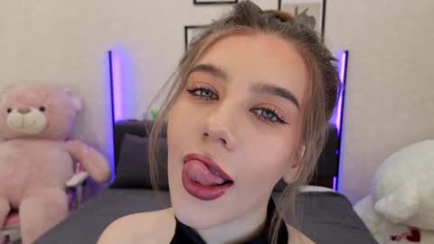 Dolly online show from 10/15/25, 01:22