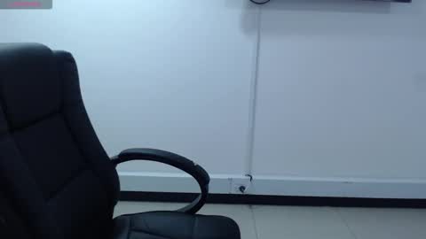 jenn online show from 10/20/25, 06:08