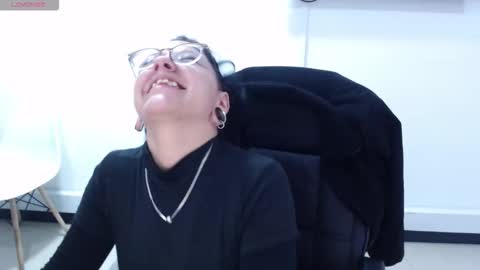 jenn online show from 10/30/25, 04:19