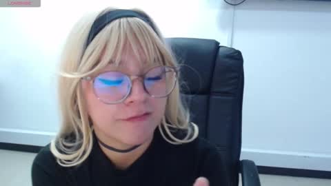 jenn online show from 11/08/25, 08:07