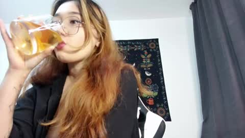 Snapshot of jennatyan chatting on 10/04/25, 02:37 JENNA online show from 10/04/25, 02:37