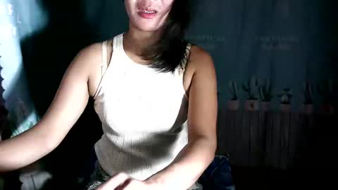 Snapshot of jenndee chatting on 10/19/25, 10:38 jenndee online show from 10/19/25, 10:38