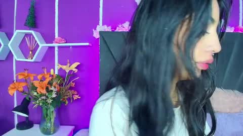 Snapshot of jenner_mills chatting on 12/14/24, 10:02 Jenner online show from 12/14/24, 10:02