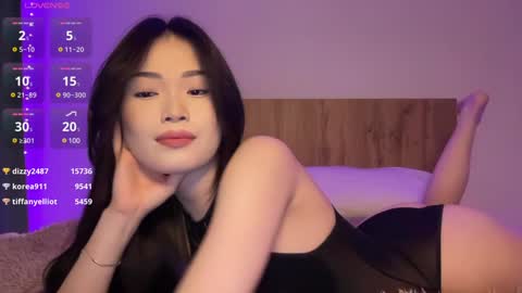 Snapshot of jennie_yung chatting on 12/28/24, 10:34 jennie_yung online show from 12/28/24, 10:34