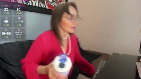 Snapshot of jennierosse chatting on 11/07/25, 12:16 Jennie online show from 11/07/25, 12:16