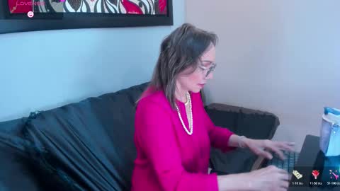 Snapshot of jennierosse chatting on 11/08/25, 12:16 Jennie online show from 11/08/25, 12:16