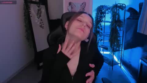 jenniferkiim online show from 10/27/25, 10:30