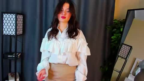 Jenniffer online show from 11/25/25, 03:12