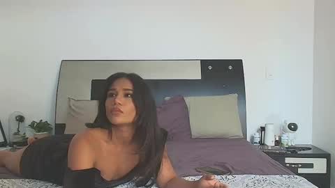 Jenn online show from 10/28/25, 05:37